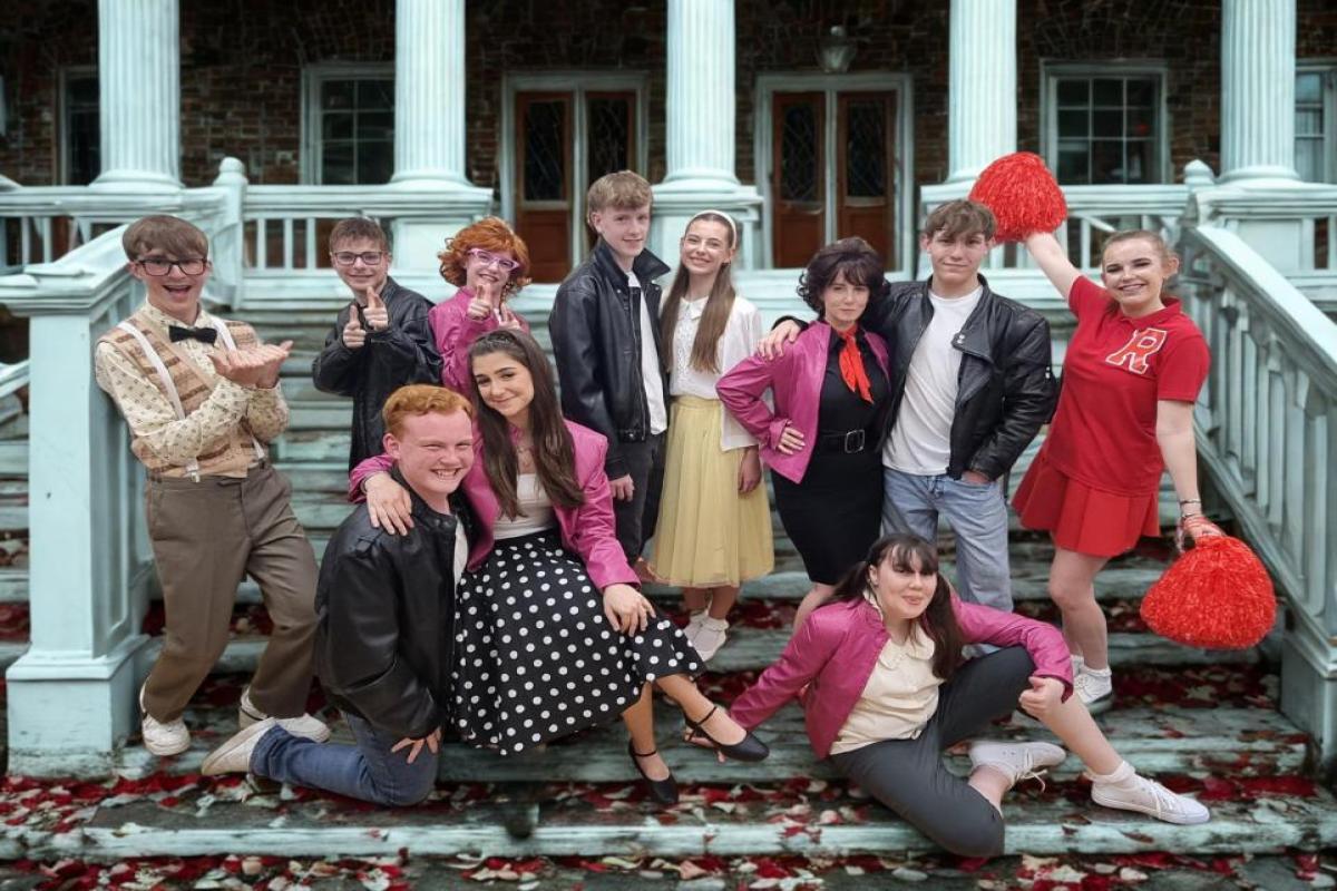 Cast of Grease 